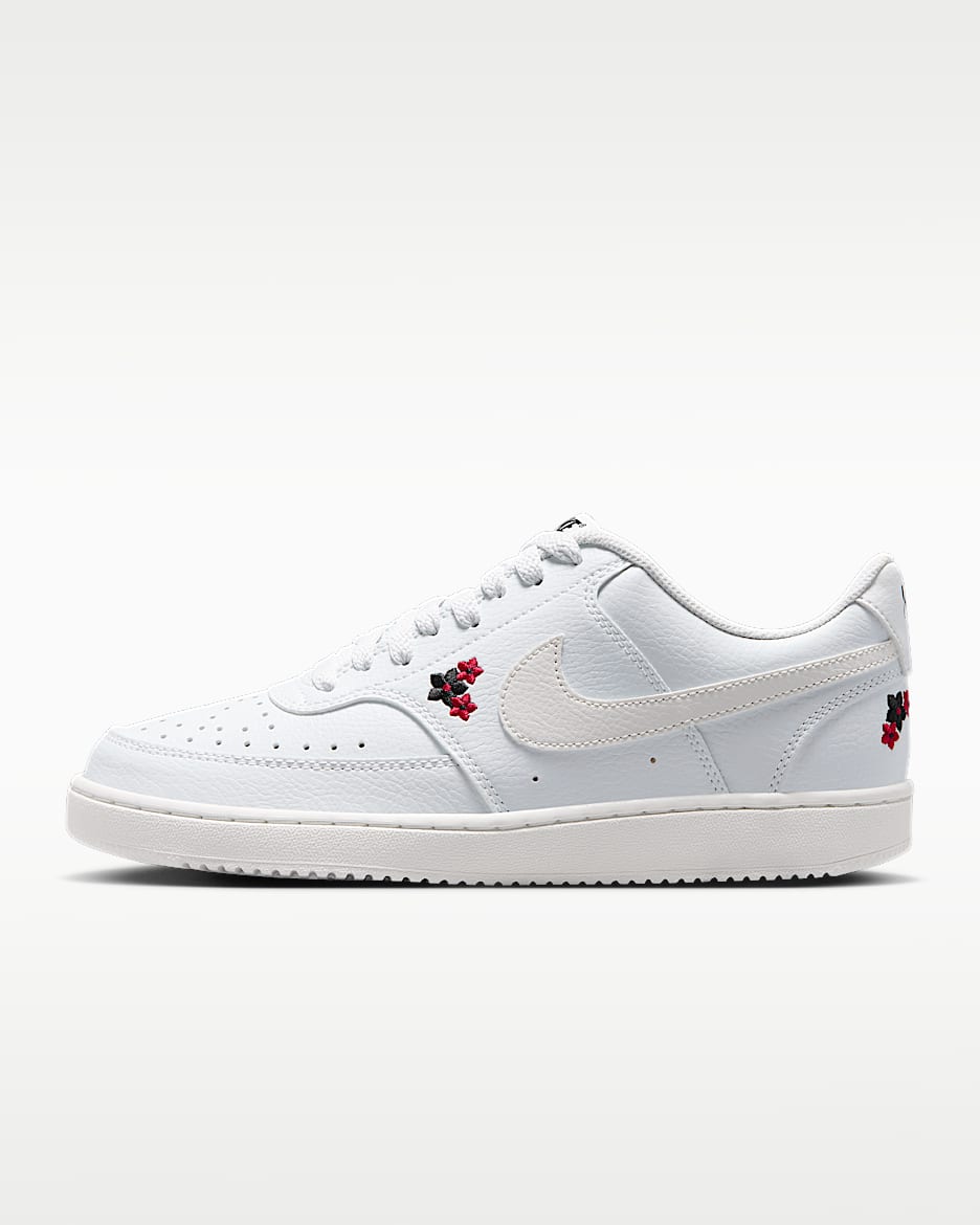 Nike Court Vision Low SE 女子运动鞋 - 米白/深红/黑/山峰白