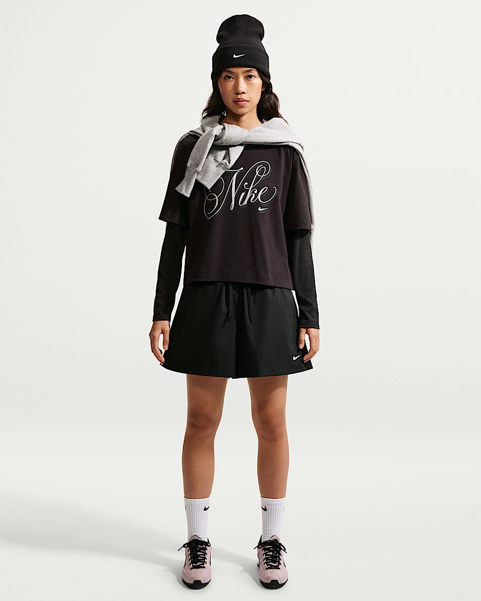 Nike Sportswear 女子宽松中腰短裤 - 黑/黑/白色