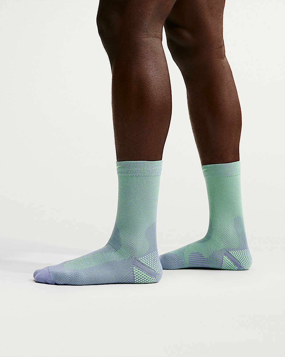 Nike Running Lightweight 速干中筒运动袜（1 双） - 铁紫/电压绿/白金色/电压绿