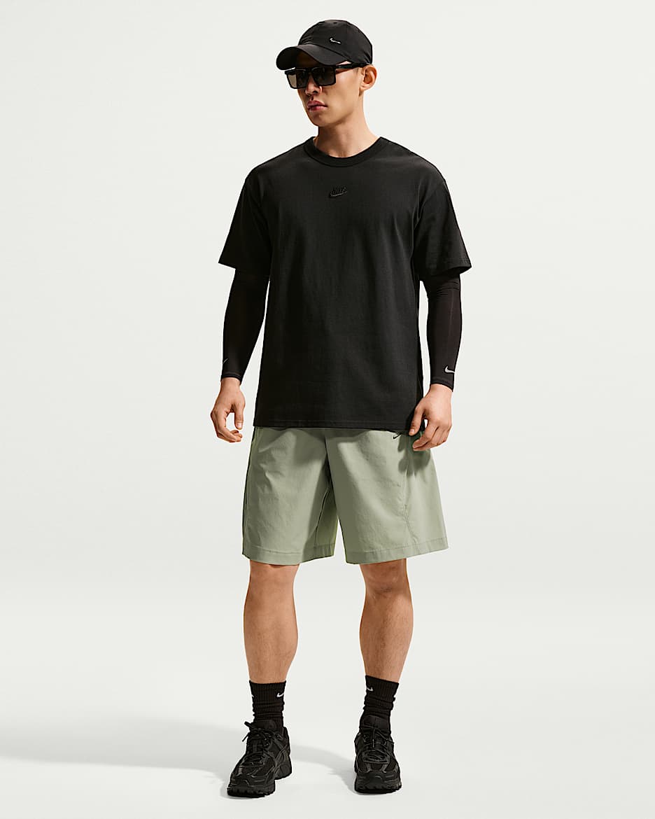 Nike Tech Helios Dri-FIT 男子防晒速干短裤 - 雾杉木绿/黑