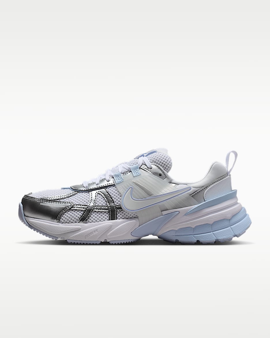 Nike V2K Run 女子反光装饰运动鞋 - 白色/金属银/氢蓝/白色