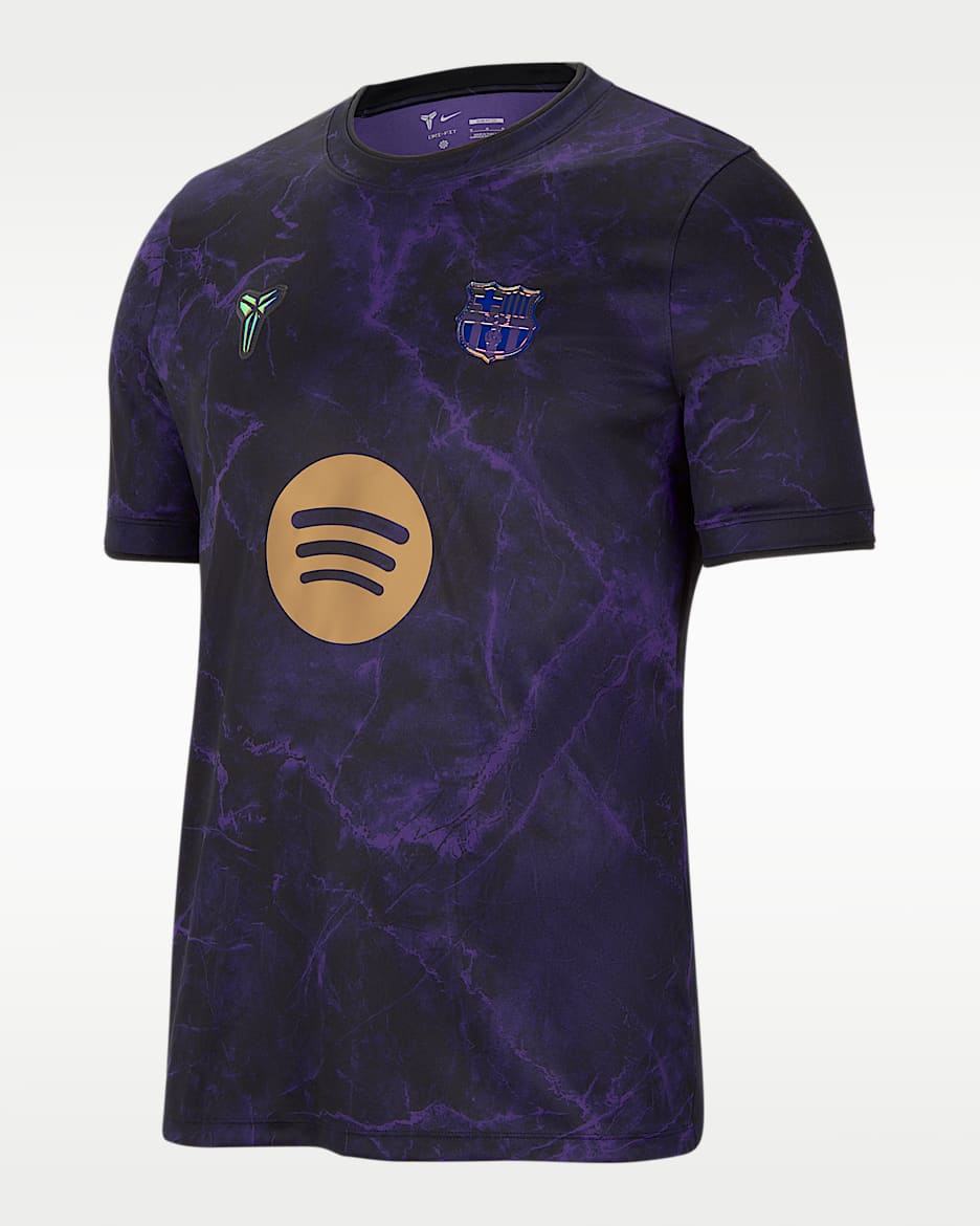 巴萨（巴塞罗那足球俱乐部）Away Kobe Dri-FIT 科比男子速干足球赛前短袖上衣 - 全域紫/全域紫/黑/金属色