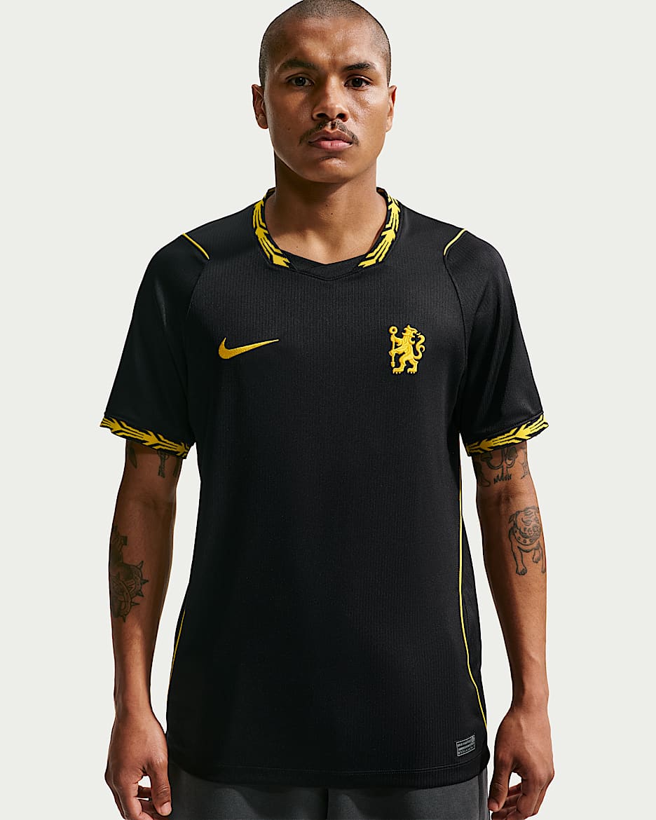 2026/27 赛季切尔西客场球迷版 Nike Dri-FIT 男子速干短袖足球球衣 - 黑/中西金/中西金