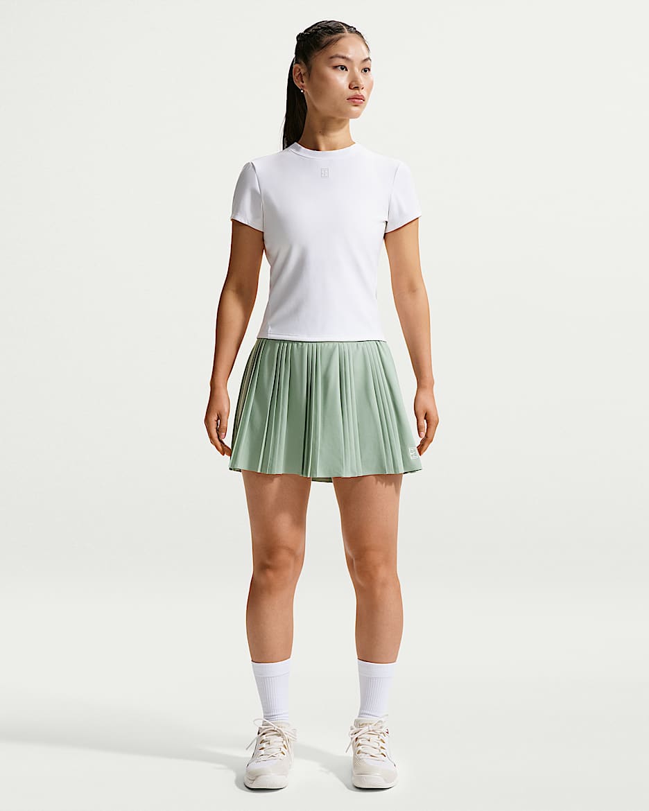 NikeCourt Advantage Dri-FIT 女子速干褶裥网球半身裙 - 温和灰绿/白色