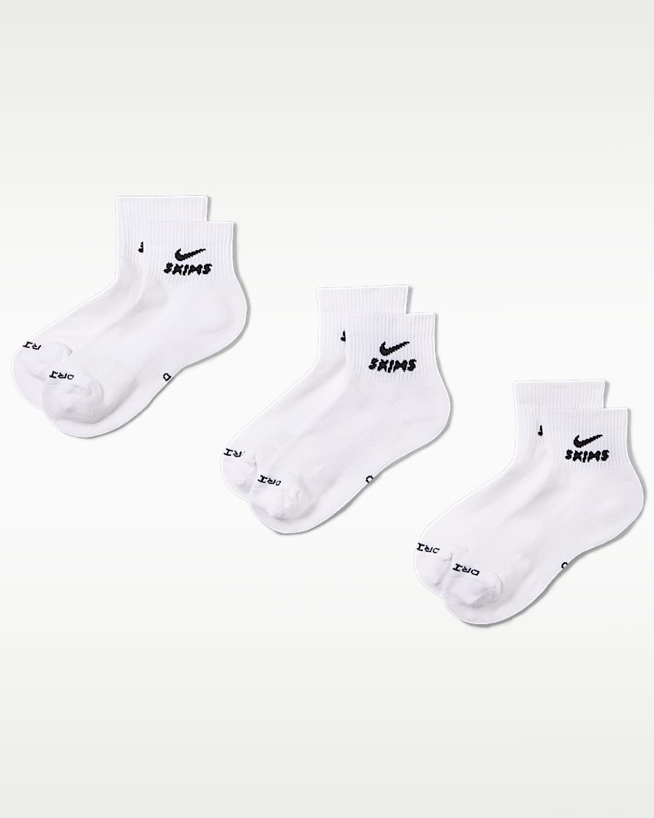 NikeSKIMS Dri-FIT 女子速干运动短袜（3 双） - 多色/NSKM Snow/NSKM Obsidian