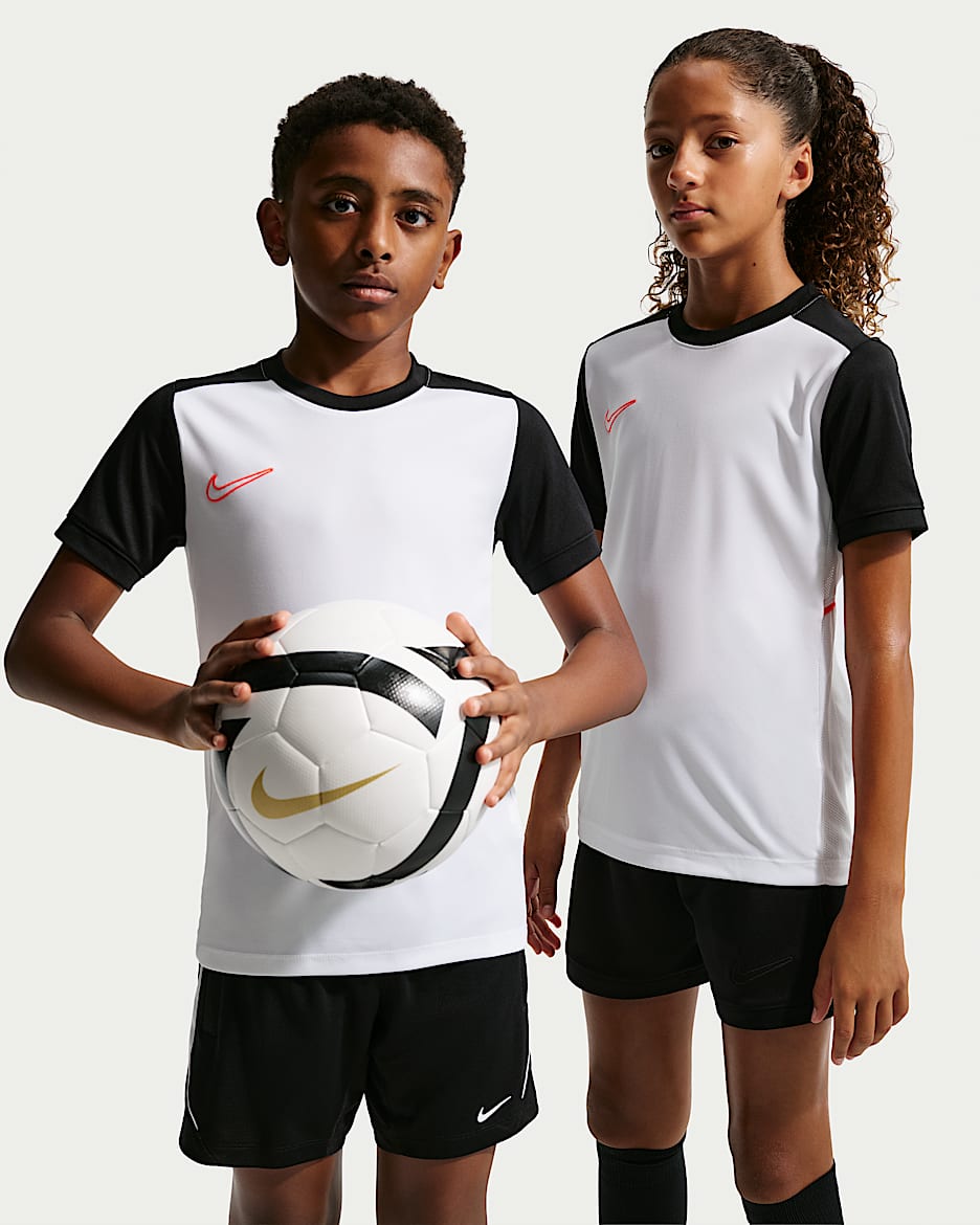 Nike Academy Dri-FIT 大童速干足球短袖上衣 - 白色/黑/亮深红/亮深红