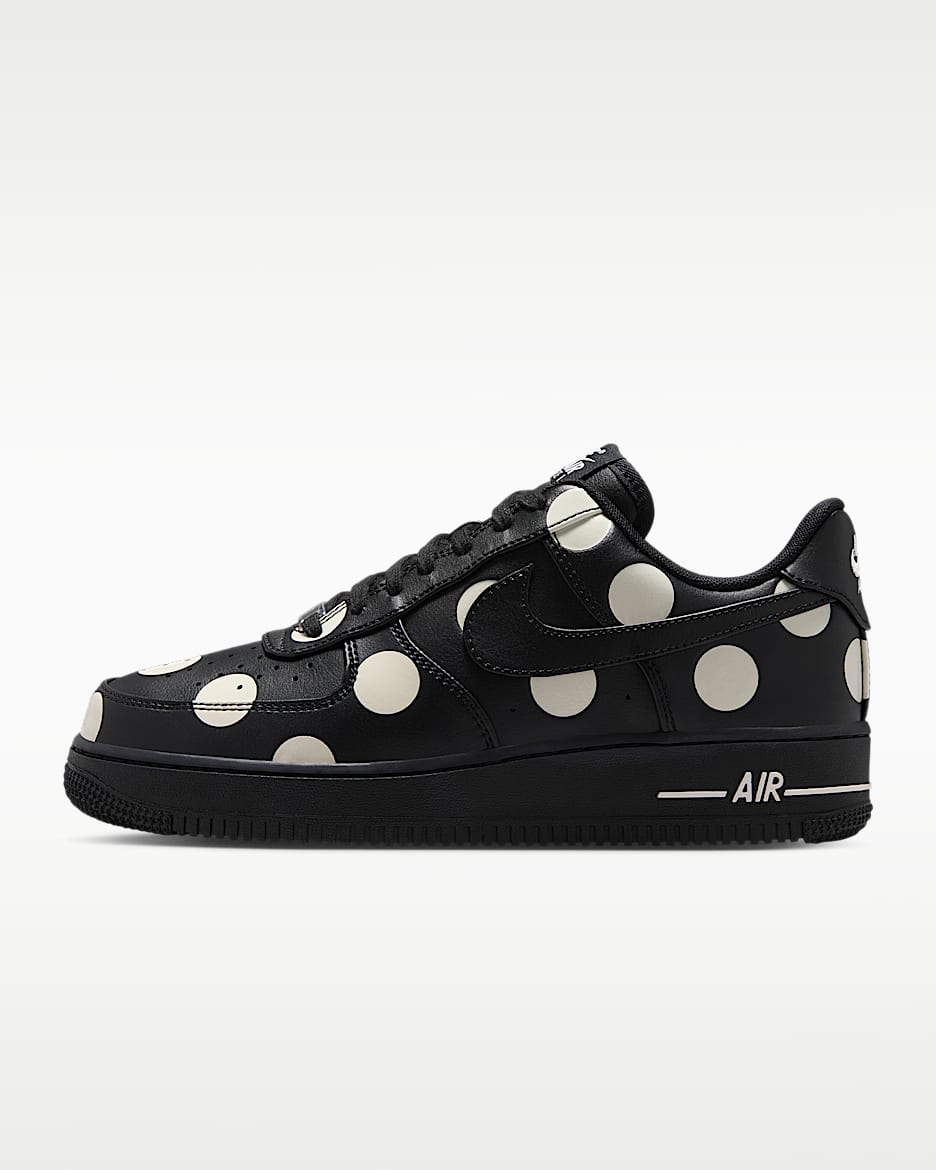 Nike Air Force 1 '07 女子空军一号运动鞋 - 黑/帆白/黑