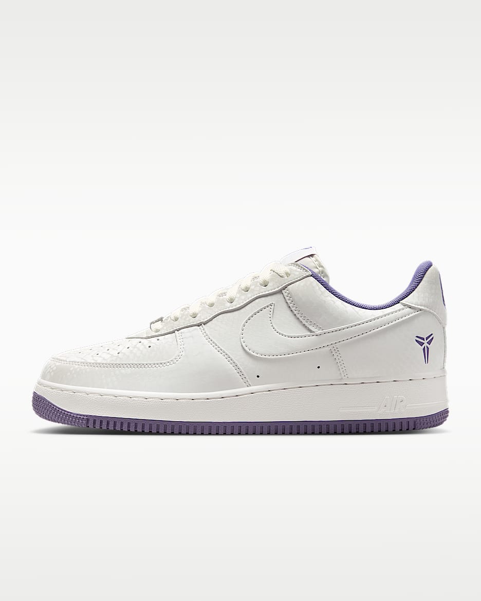 Kobe Air Force 1 Low “Lower Merion High: Away” 科比男子空军一号运动鞋 - 山峰白/拂晓深紫