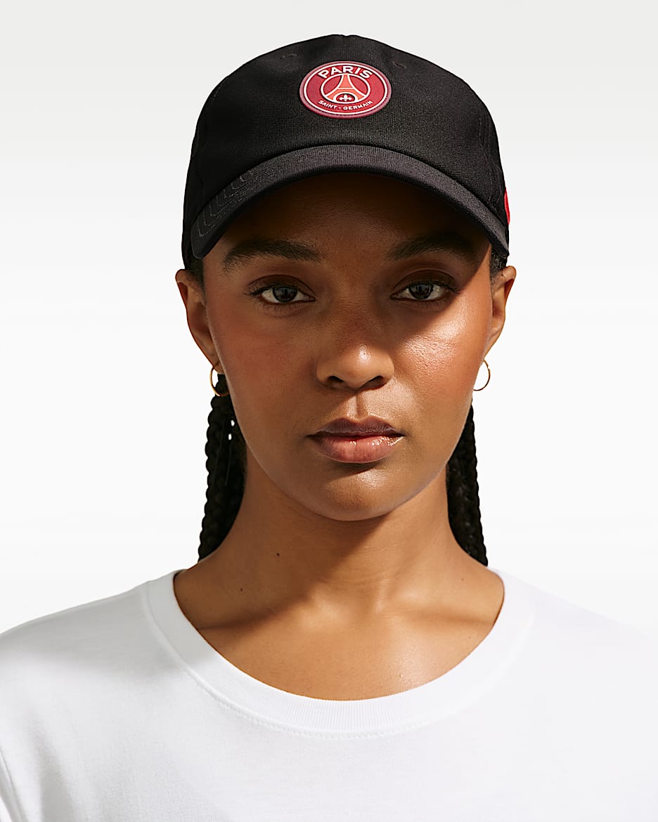 2025/26 赛季巴黎圣日耳曼 Nike Club 五片式速干运动帽 - 黑/运动红