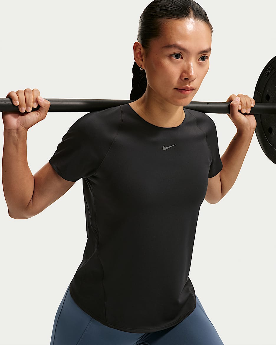 Nike Universa Dri-FIT 女子速干短袖上衣 - 黑/暗烟灰