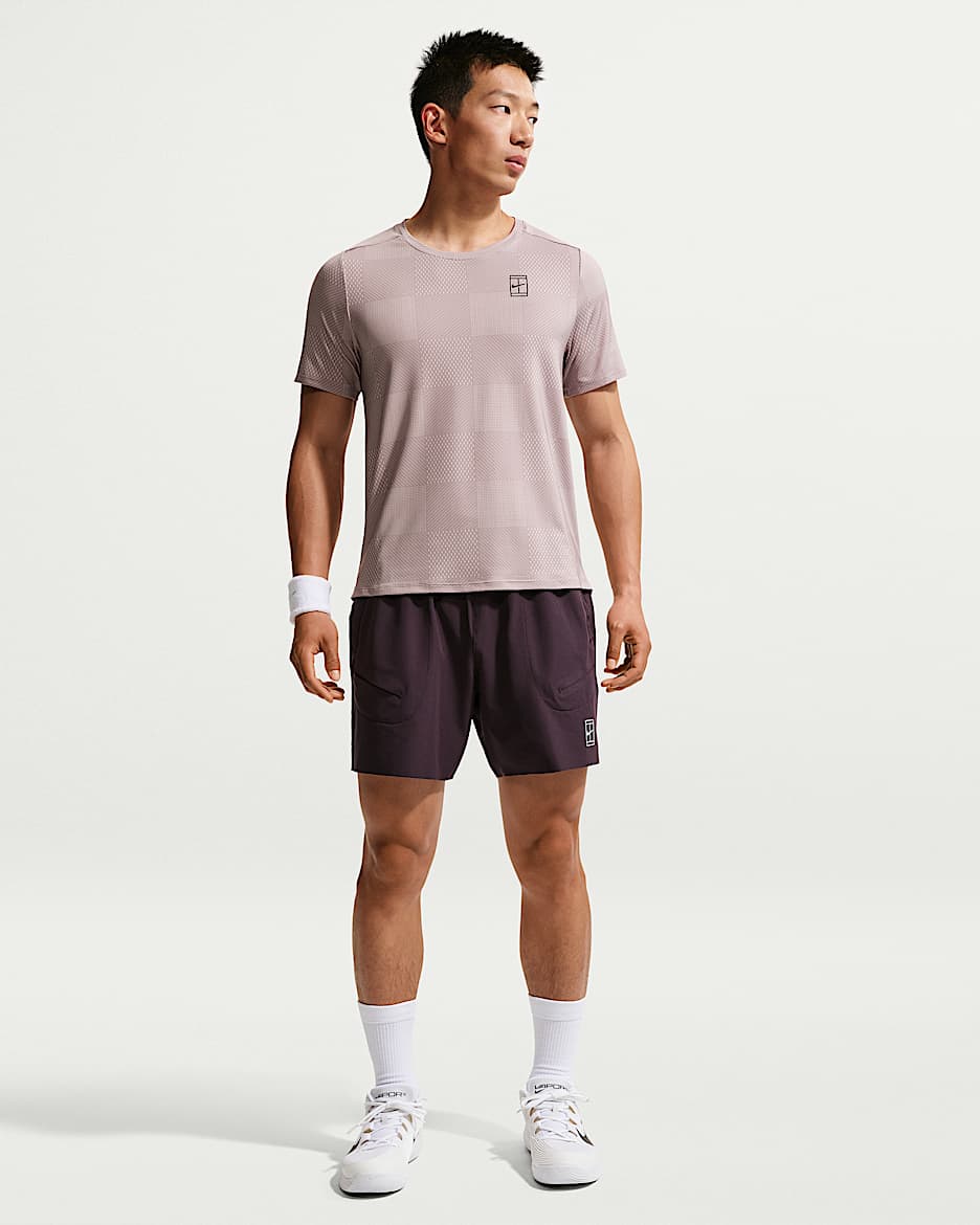 NikeCourt Advantage Dri-FIT 扬尼克·辛纳同款男子速干网球短裤 - 暗调勃艮第酒红/白色