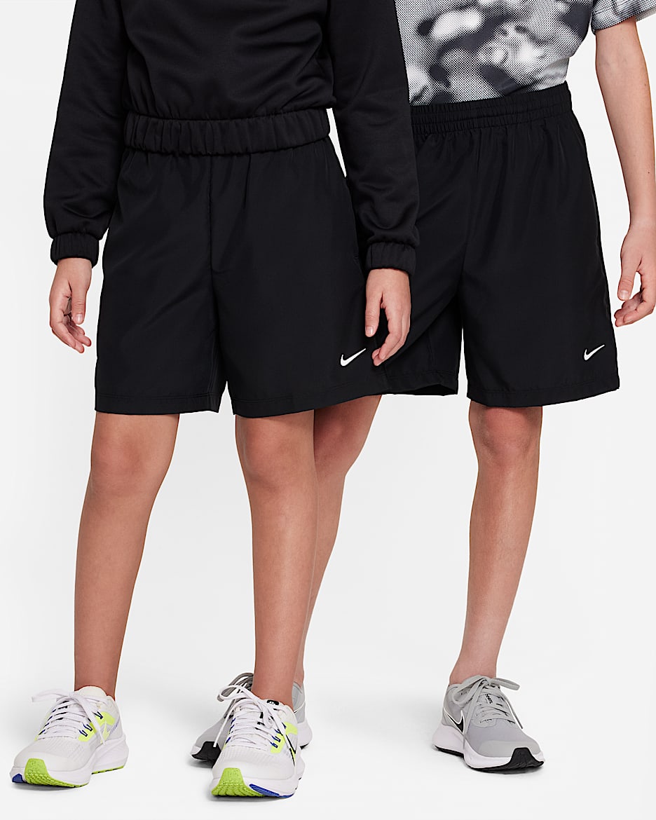 Nike Multi Dri-FIT 大童(男孩)速干训练短裤 - 黑/白色