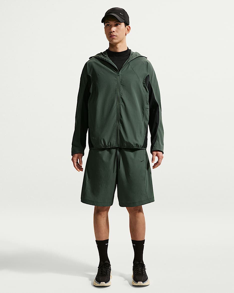 Nike Tech Helios Dri-FIT 男子防晒速干短裤 - 迷彩绿/黑