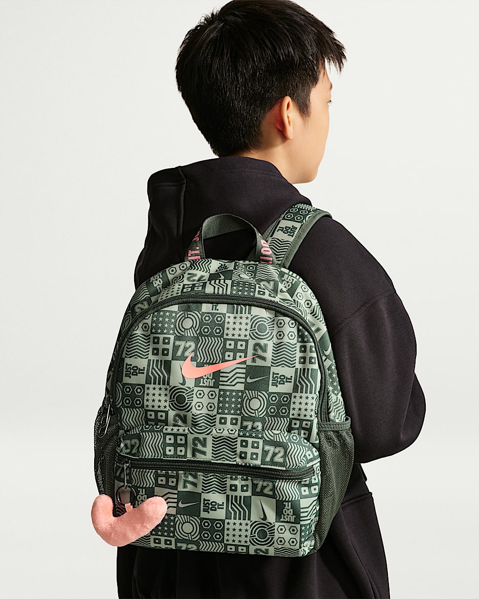 Nike JDI 儿童迷你双肩包 - 迷彩绿/地平线绿/狂喜深红