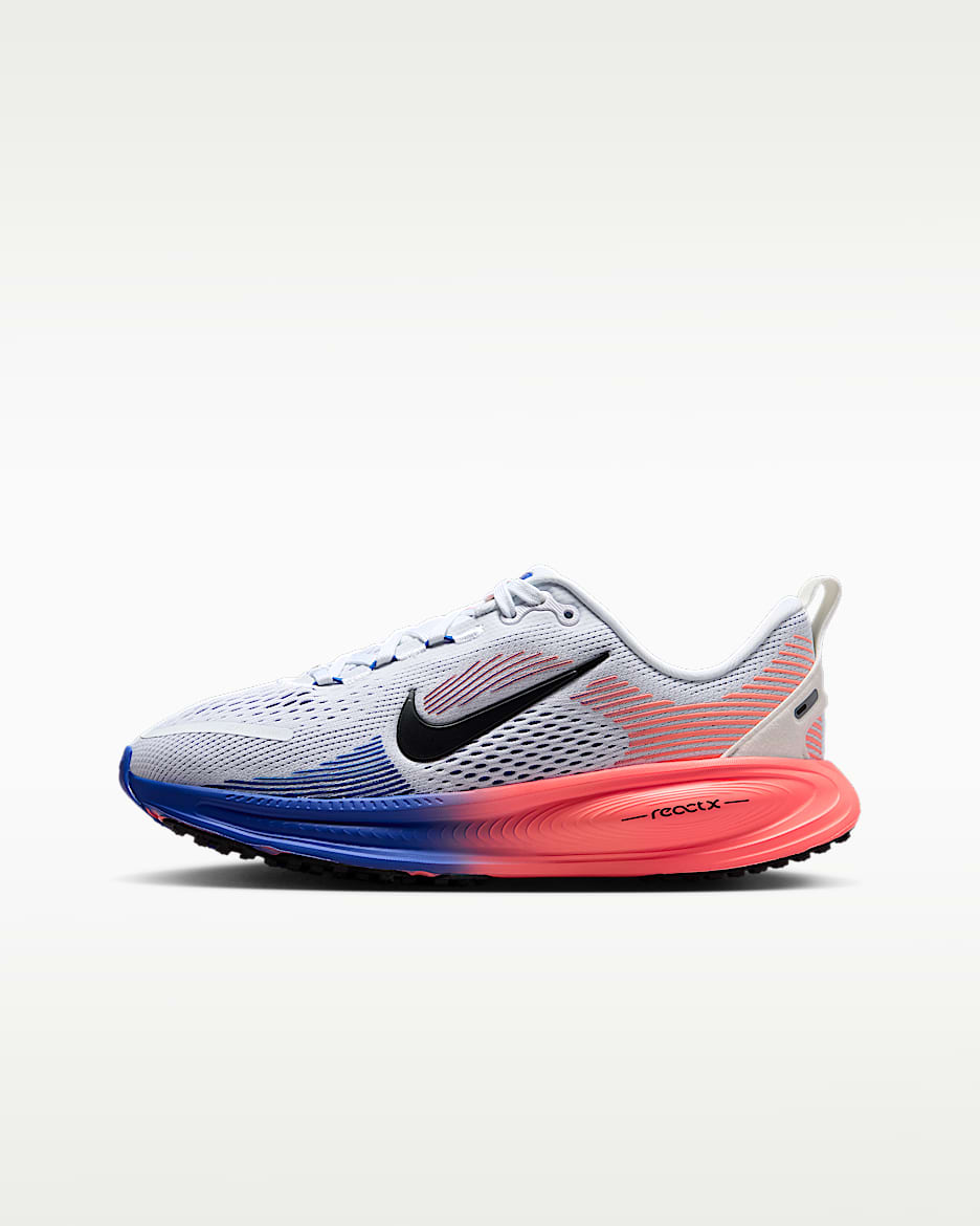Nike Vomero 18 耐克小迈柔大童公路跑步鞋 - 白色/赛车蓝/原子粉/黑