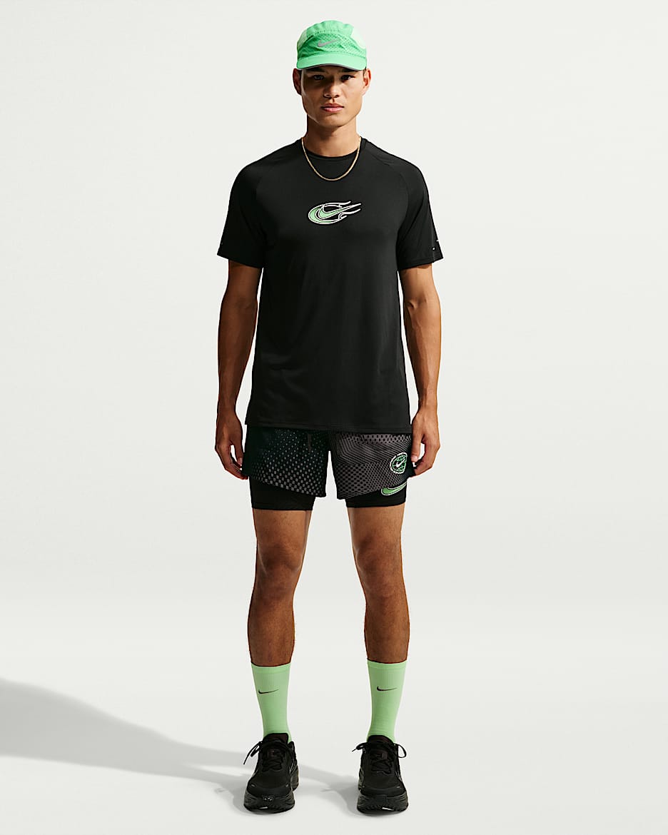 Nike Stride Dri-FIT 男子速干跑步短裤（含衬裤） - 黑