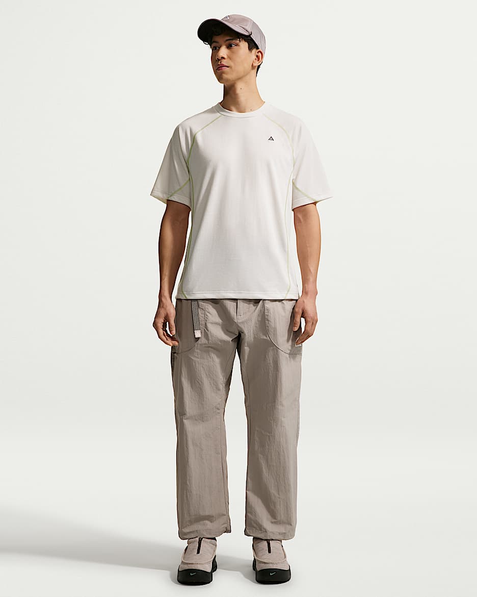 Nike ACG Dri-FIT ADV 男子速干短袖上衣 - 幻影灰白
