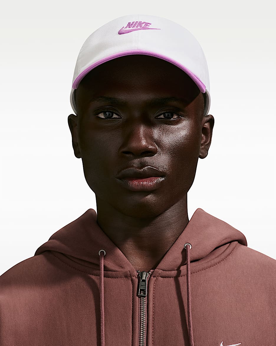 Nike Club Futura 软顶水洗运动帽 - 白色/浅品红/浅品红