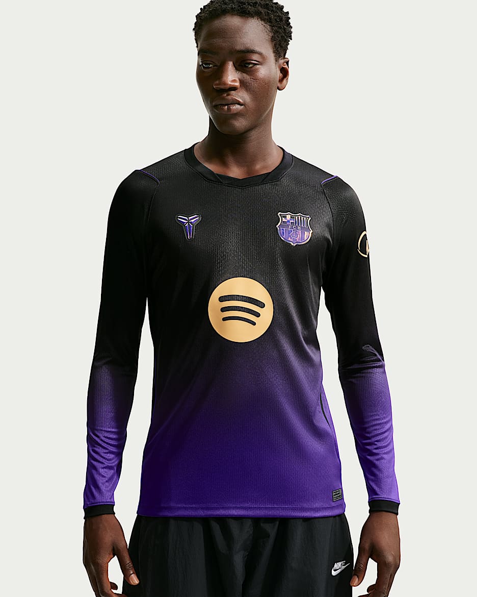 2026/27 赛季巴萨客场球迷版 Kobe Dri-FIT 科比男子速干足球长袖球衣 - 全域紫/全域紫/黑/金属色