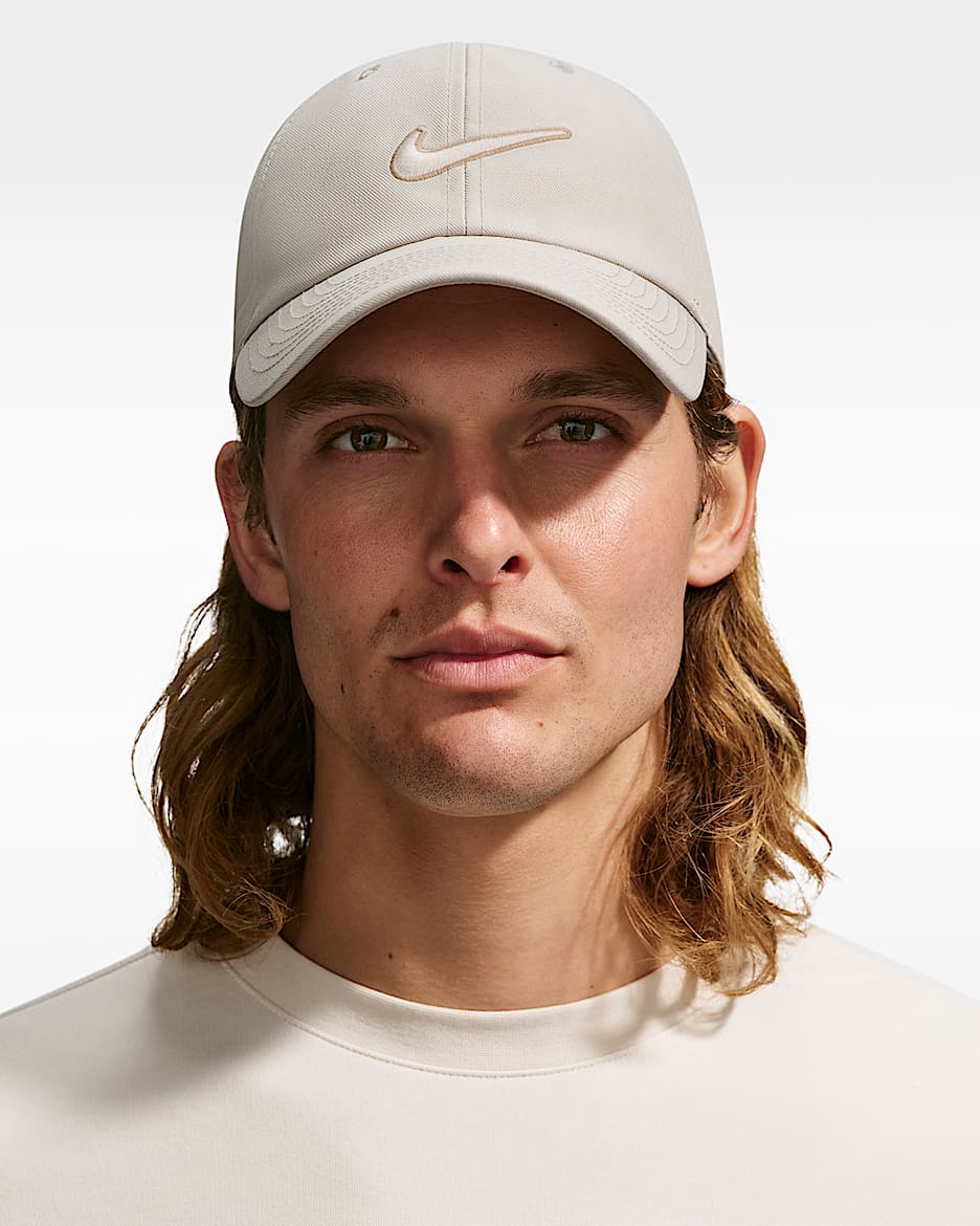Nike Club 软顶耐克勾运动帽 - 奶白 II/榛果褐