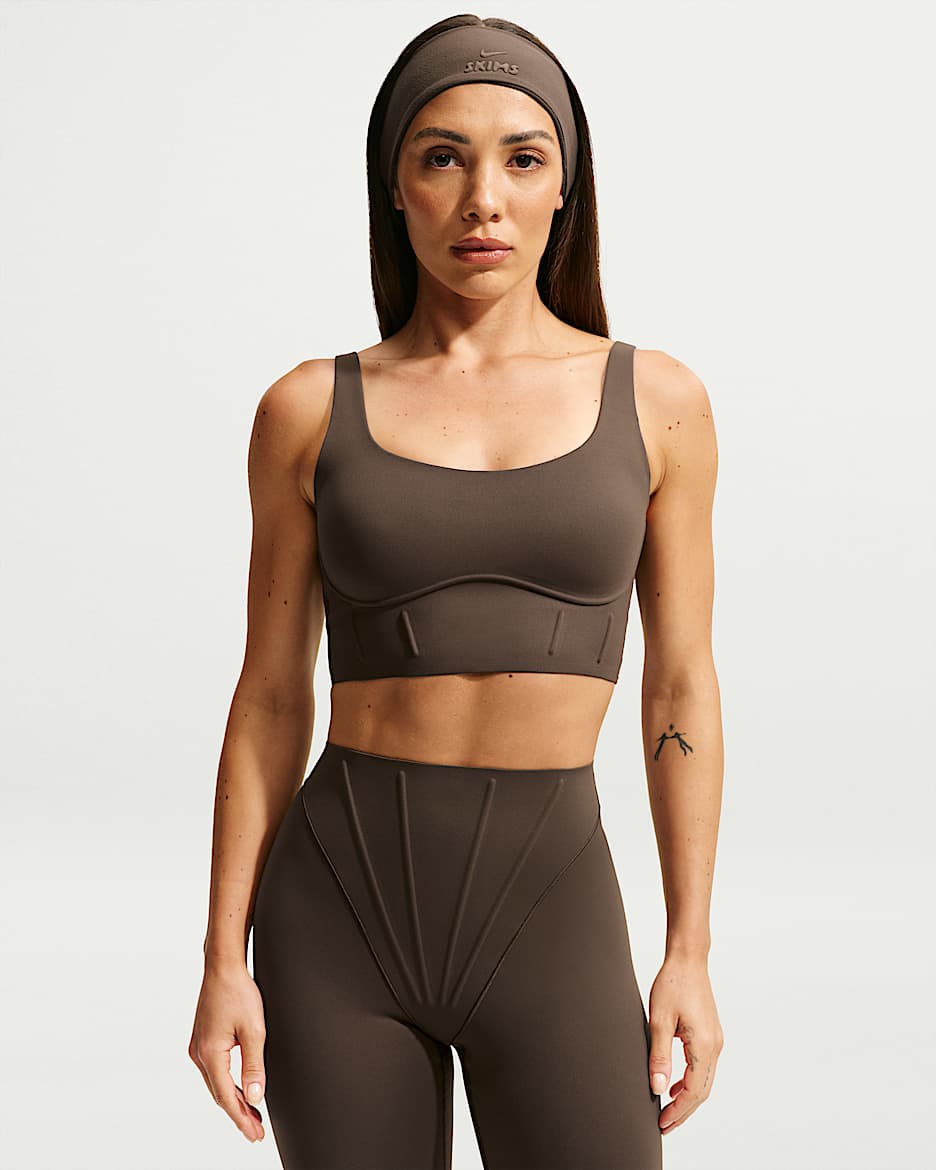 NikeSKIMS Matte 女子速干塑形长款运动内衣 - NSKM Dark Sepia/NSKM Dark Sepia