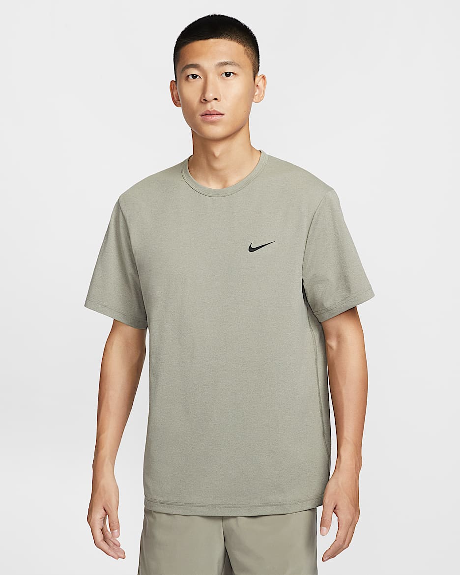Nike Dri-FIT Hyverse 男子防晒速干短袖训练上衣 - 浅军绿/黑