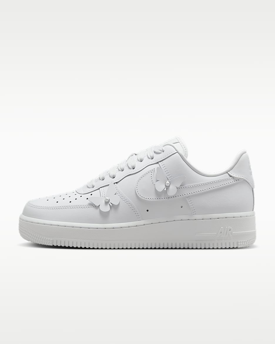 Nike Air Force 1 Low 女子空军一号运动鞋 - 白色/黑/白色