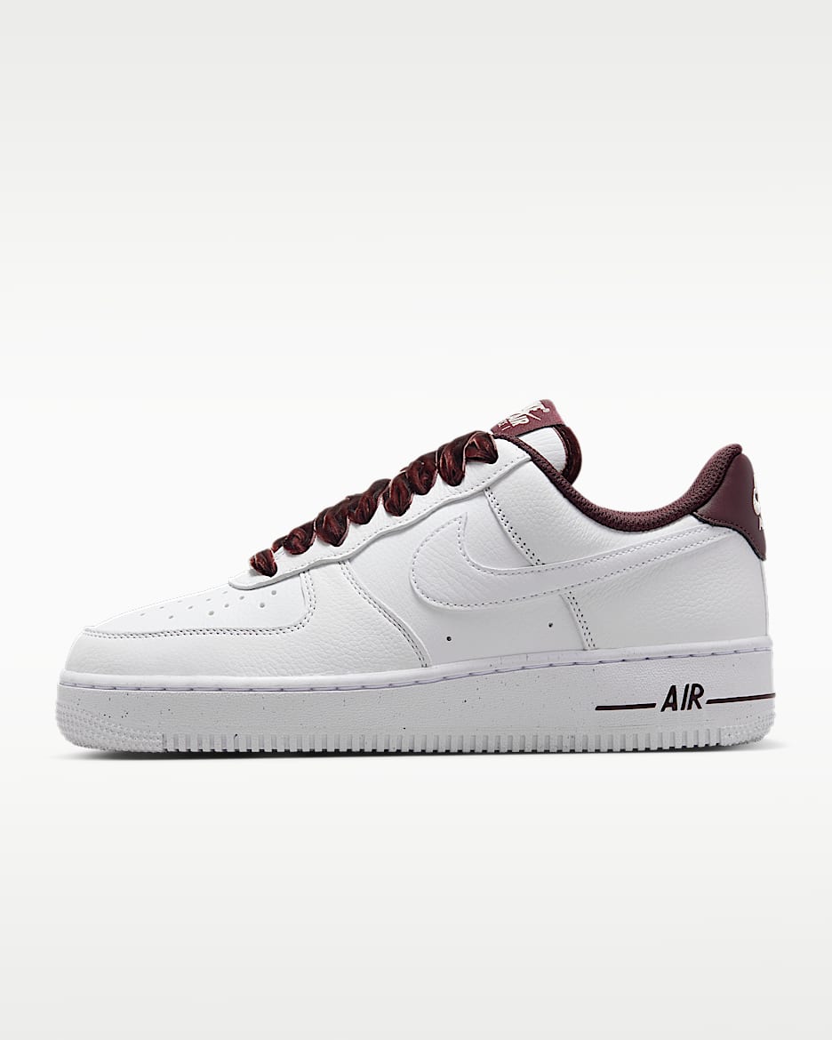 Nike Air Force 1 '07 Vintage 女子空军一号运动鞋 - 鲜亮勃艮第酒红/淡象牙白/金属银/白色