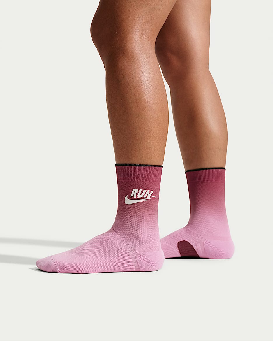 Nike Run Midweight 速干中筒跑步袜(1 双) - 上升粉/烟灰粉/白色
