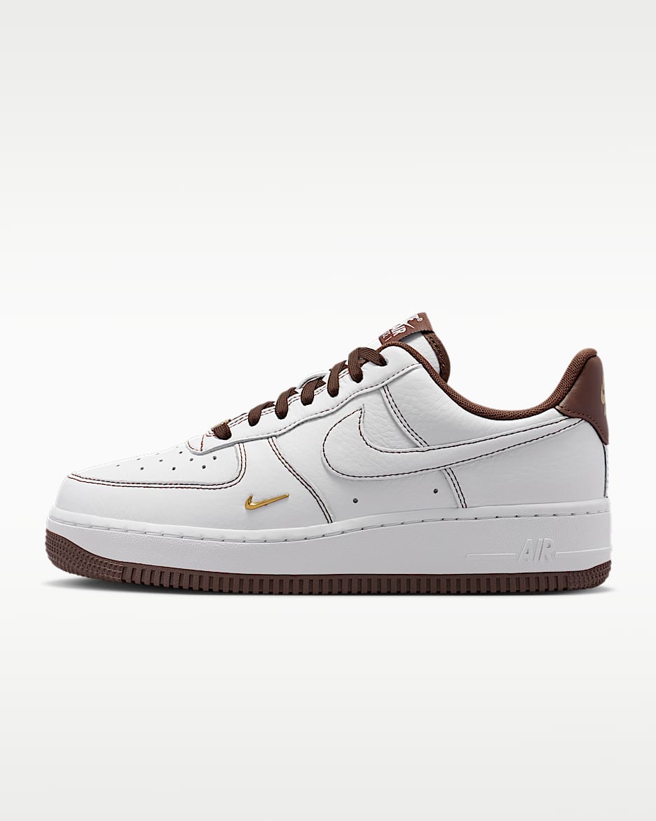 Nike Air Force 1 '07 女子空军一号运动鞋 - 白色/白色/金属色/浅巧克力色