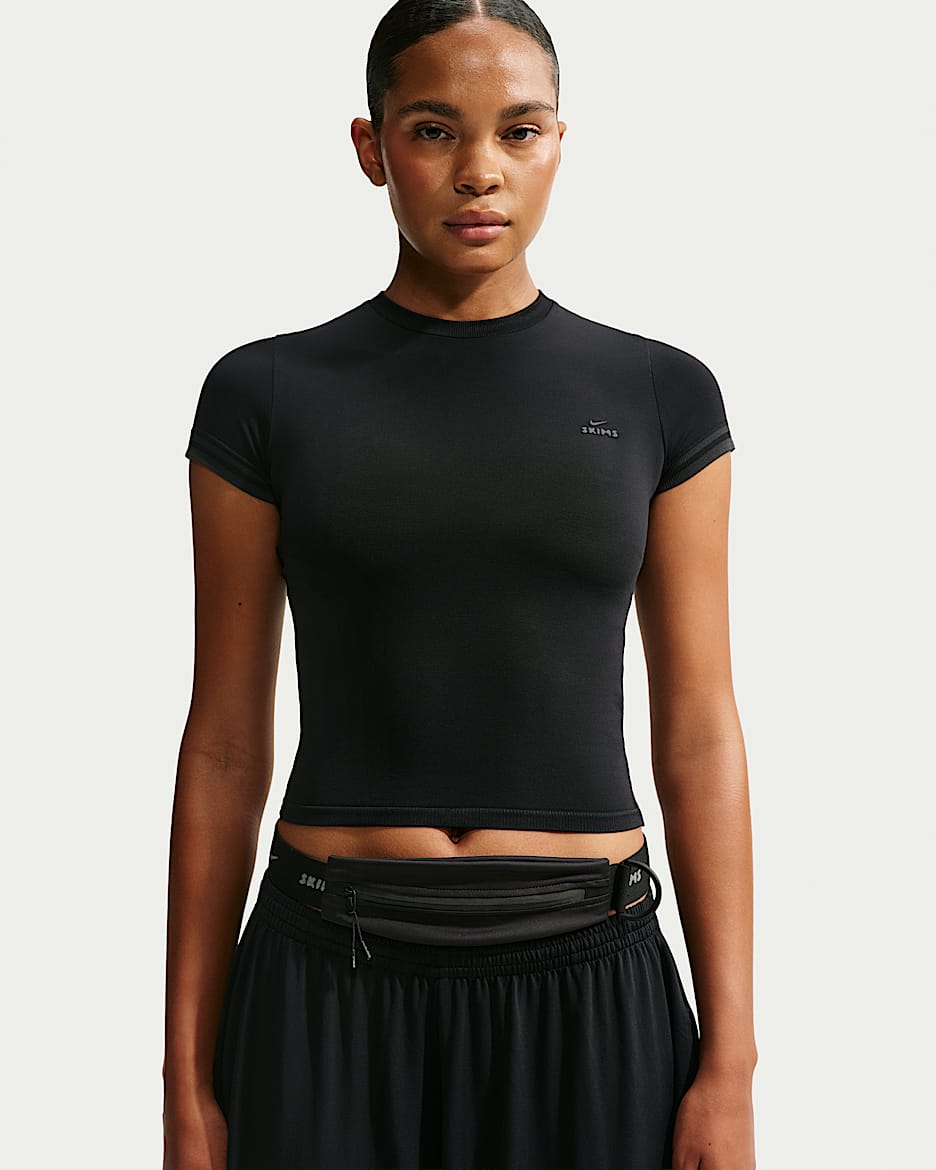 NikeSKIMS Stretch Knit 2.0 女子短袖短款圆领上衣 - NSKM Obsidian/NSKM Igneous