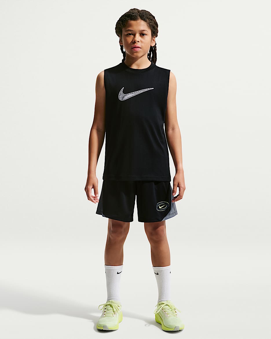 Nike Multi Dri-FIT 大童（男孩）速干针织短裤 - 黑/烟灰/浅柠色