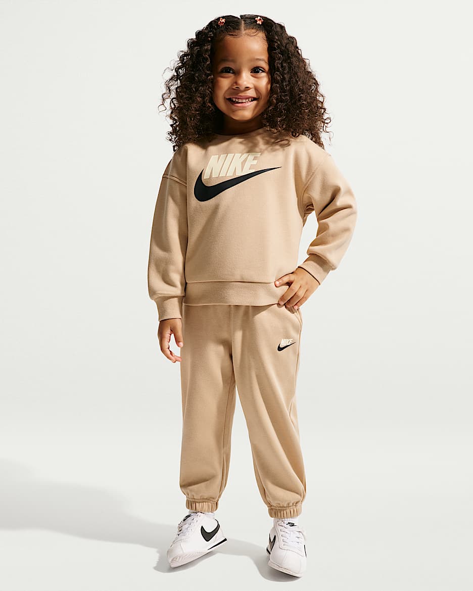 Nike 婴童柔软加绒圆领上衣和长裤套装 - 亚麻