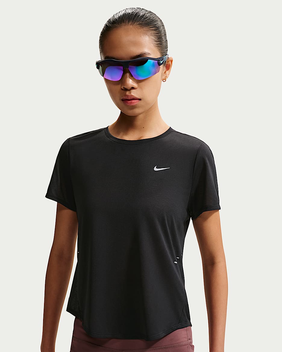 Nike Swift Dri-FIT 女子速干短袖跑步上衣 - 黑/尘光子色/白色