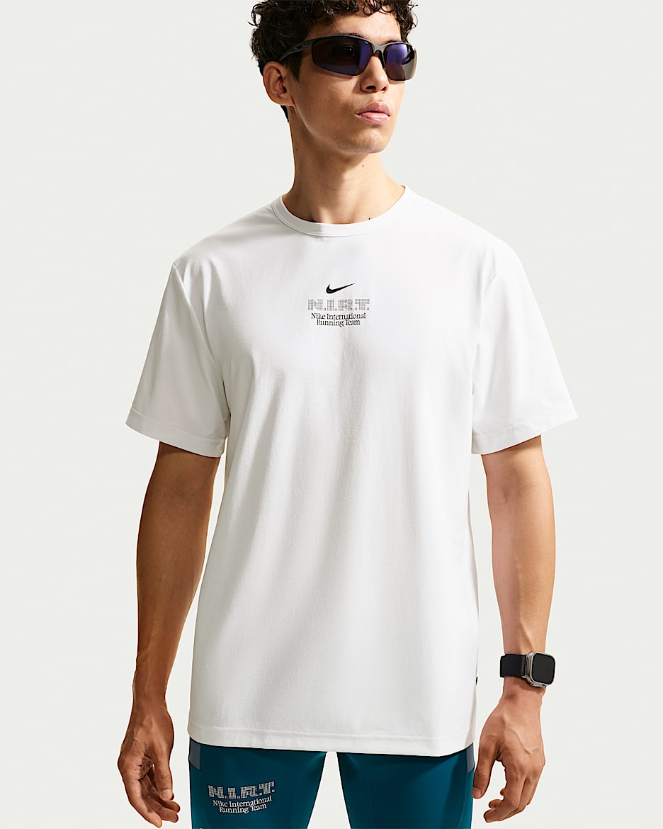 Nike Hyverse Dri-FIT 男子防晒速干短袖训练T恤 - 白色