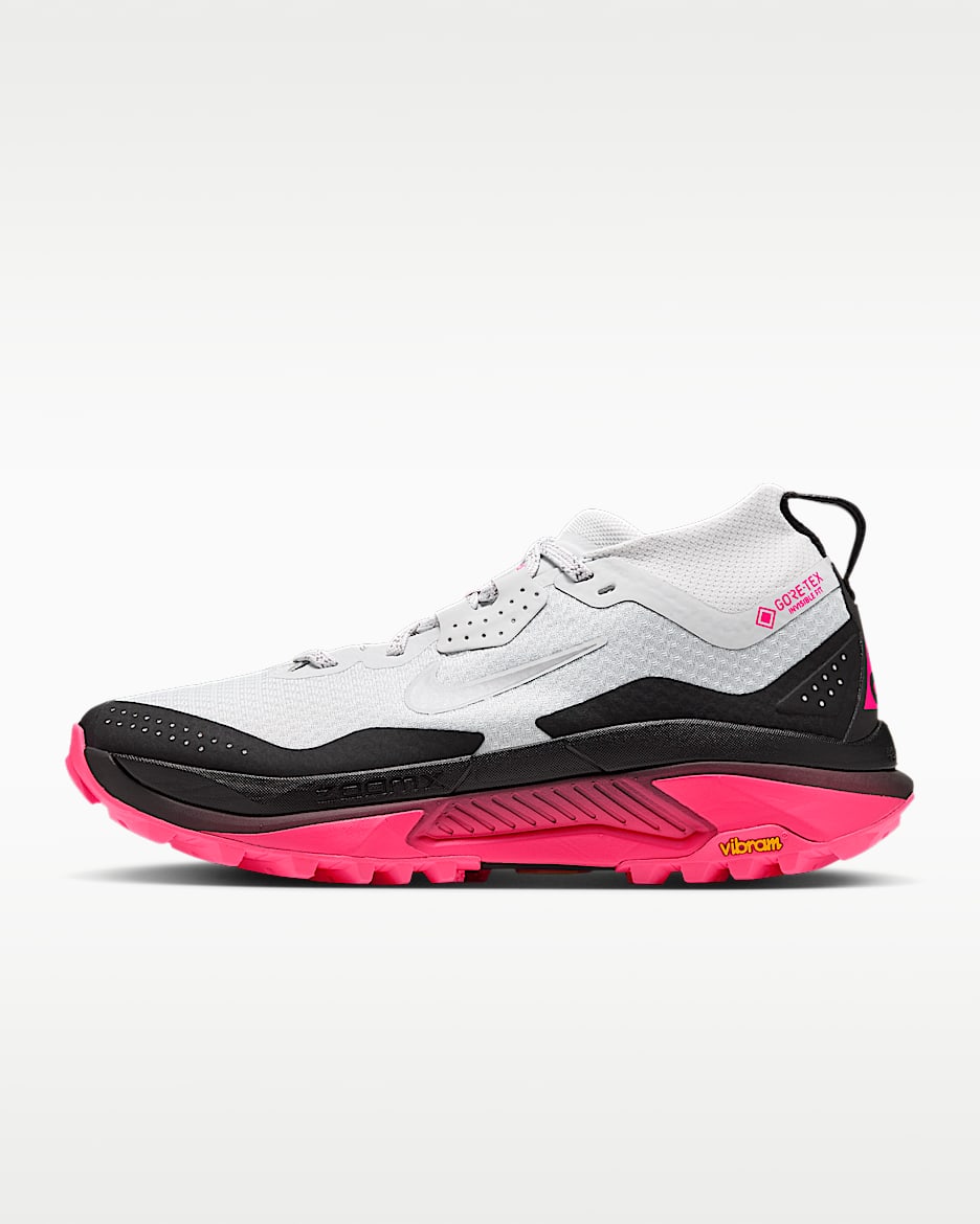Nike ACG Zegama Trail GORE-TEX 女子防水越野跑步鞋 - 白金色/黑/透明粉/狼灰