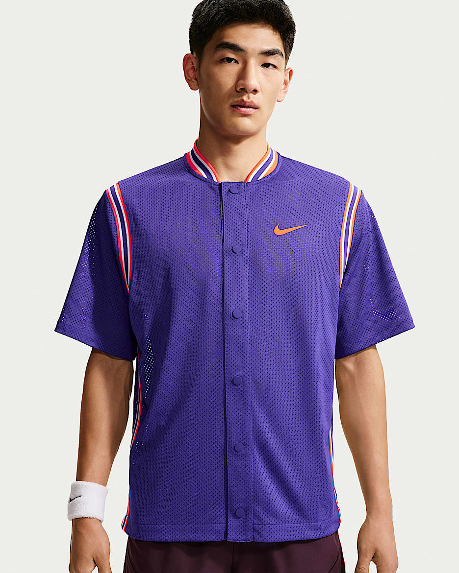 NikeCourt Slam Dri-FIT 卡洛斯·阿尔卡拉斯同款男子速干按扣网球短袖上衣 - 暗紫/亮深红