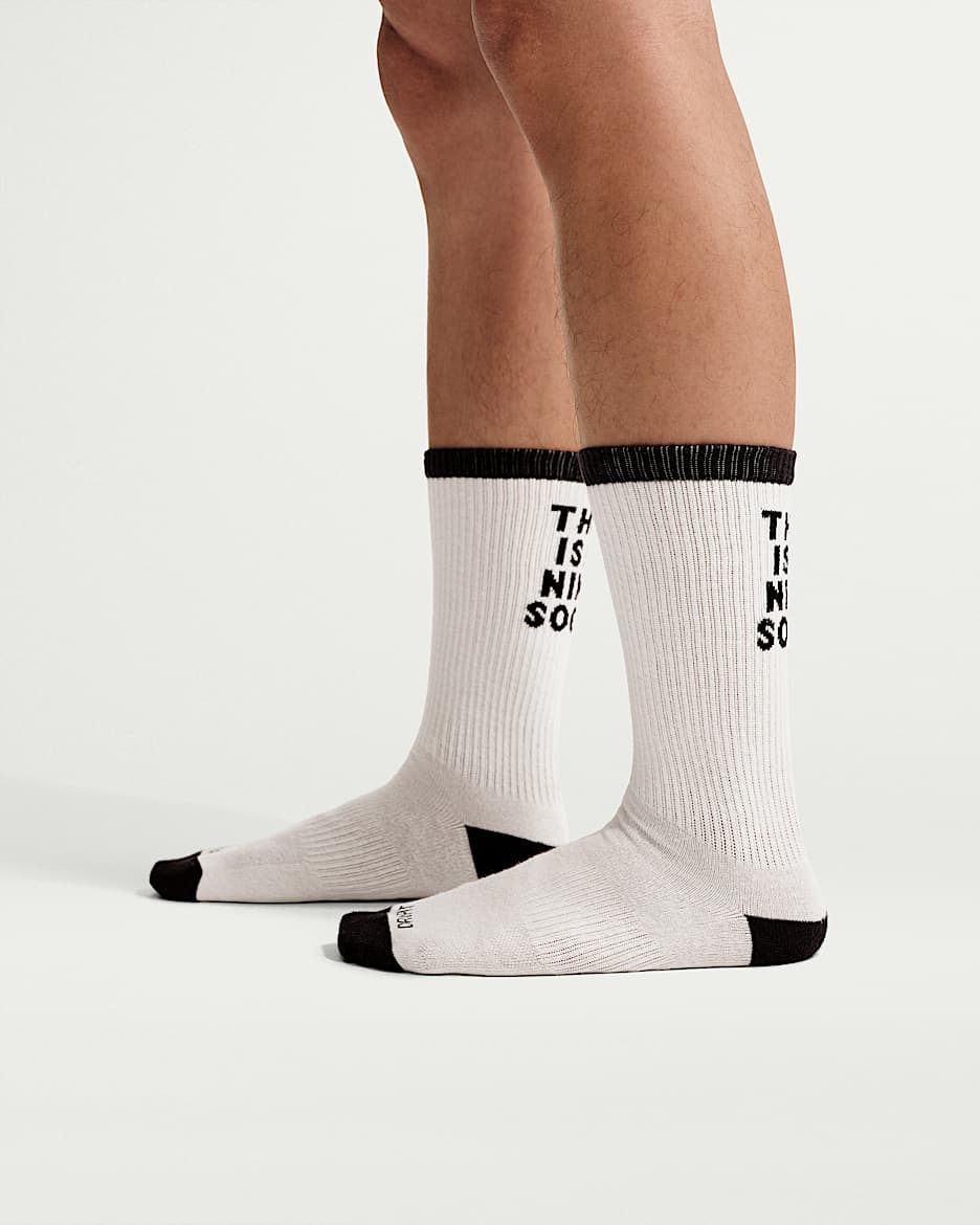 Nike Everyday Plus 速干轻便型中筒运动袜(1 双) - 帆白/亮深红/黑