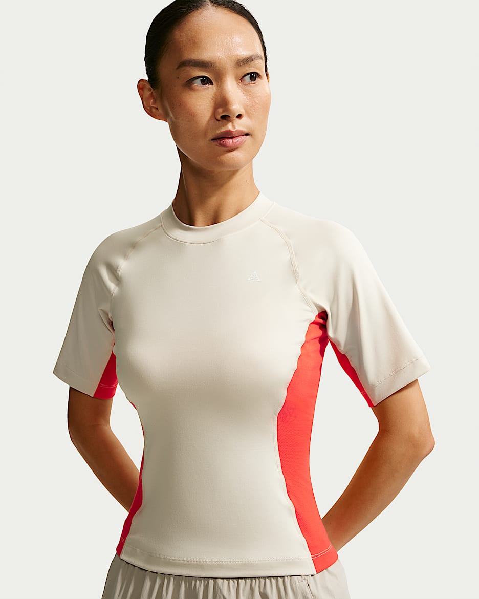 Nike ACG "Wildsee" Dri-FIT 女子速干修身短袖运动上衣 - 浅土褐/浅深红/浅深红/山峰白