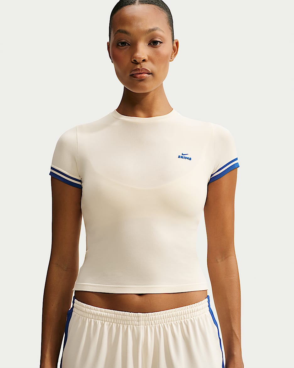 NikeSKIMS Stretch Knit 2.0 女子短袖短款圆领上衣 - NSKM Actv Ivory/NSKM Cobalt