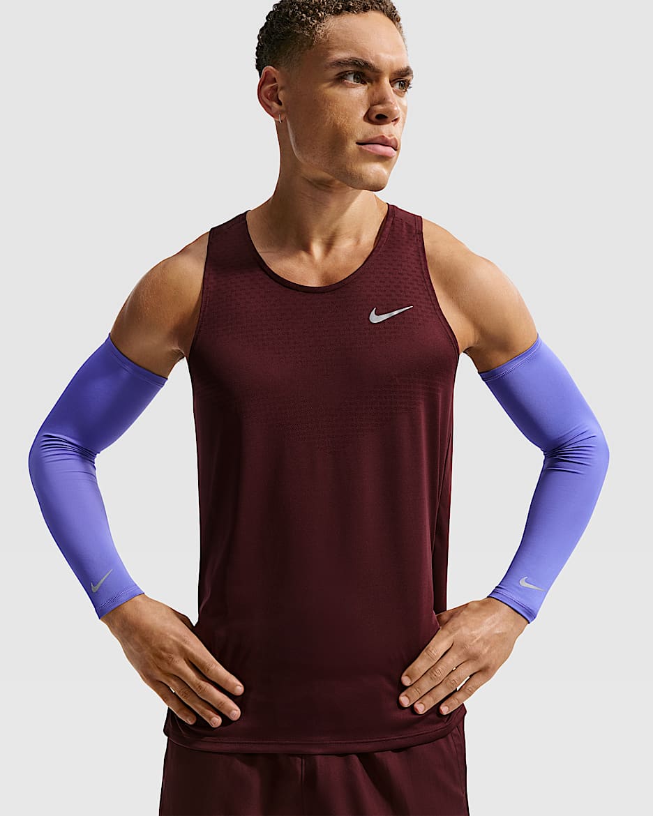 Nike Dri-FIT 2.0 轻便型速干跑步护臂（1 副） - 宝石蓝/银