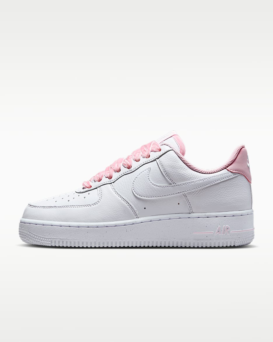 Nike Air Force 1 '07 Vintage 女子空军一号运动鞋 - 泡沫粉/雾灰/金属银/白色