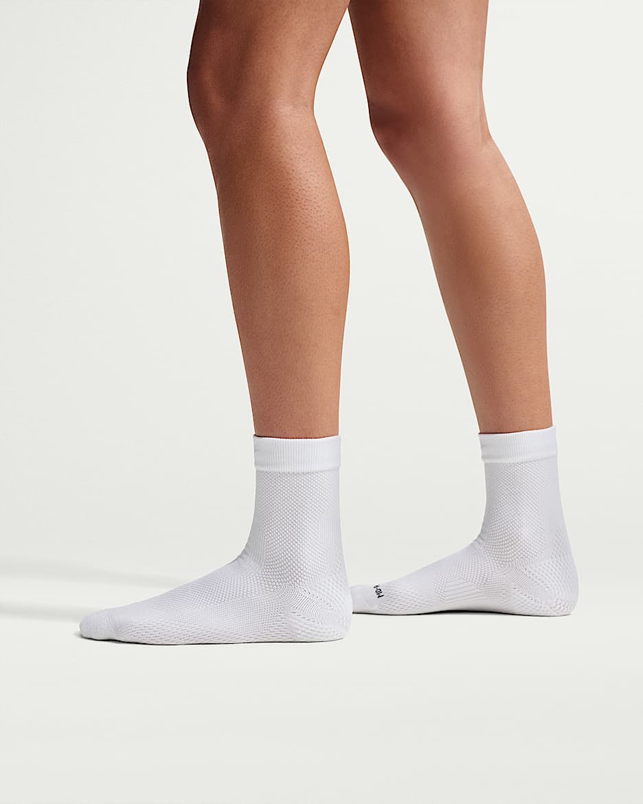 Nike Run Lightweight Micro-Crew 速干跑步短袜（1 双） - 白色/黑/白金色