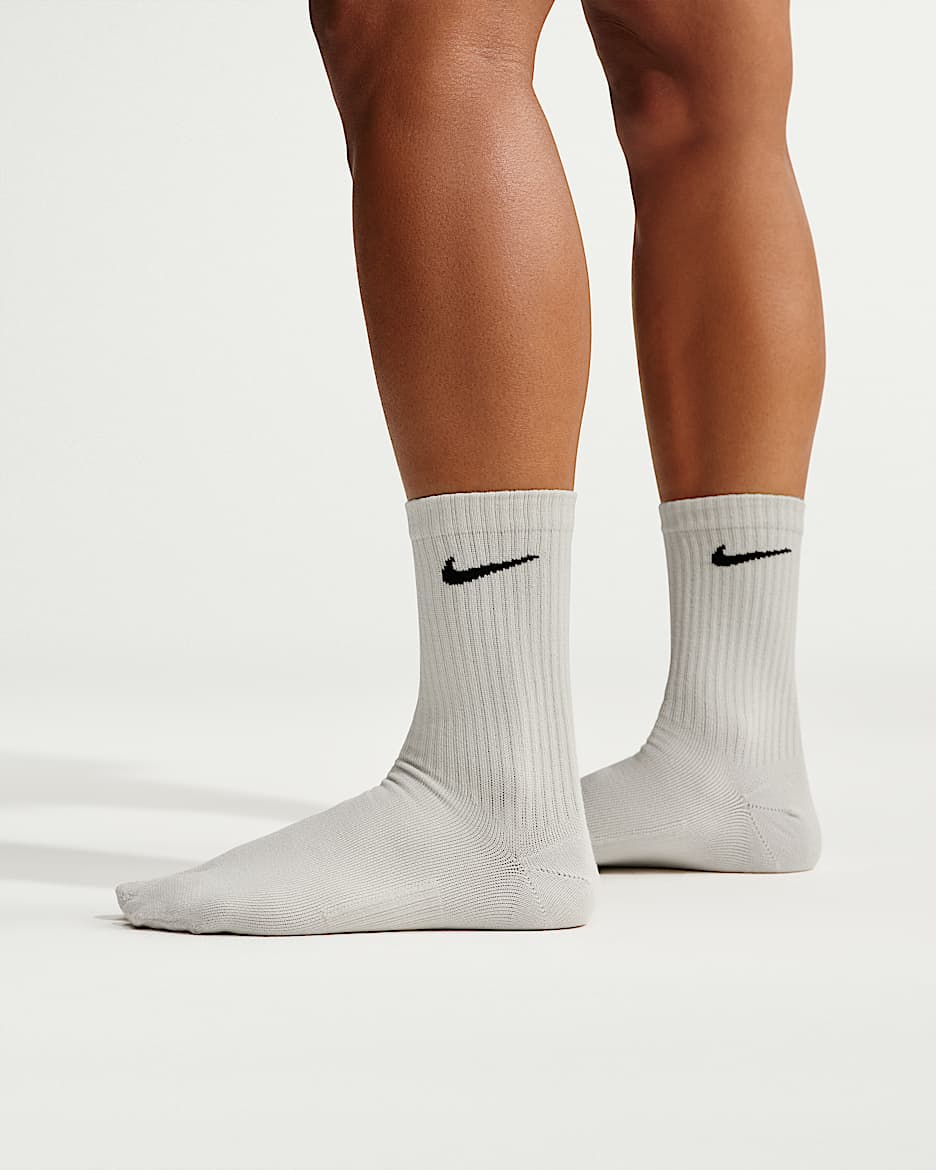Nike Everyday Plus "Rift" 轻便型速干分趾式中筒运动袜（1 双） - 浅骨色/黑
