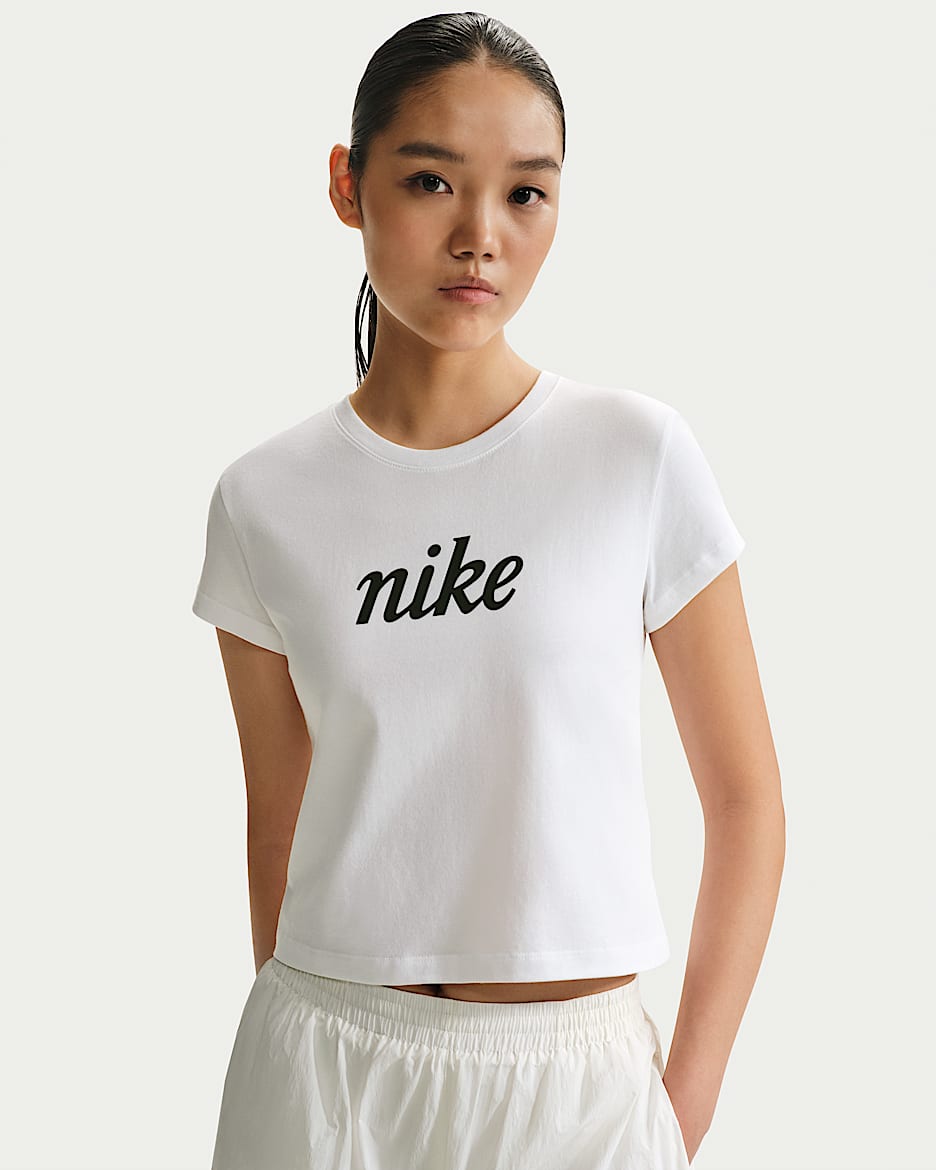 Nike Sportswear Club 女子短袖T恤 - 白色/黑