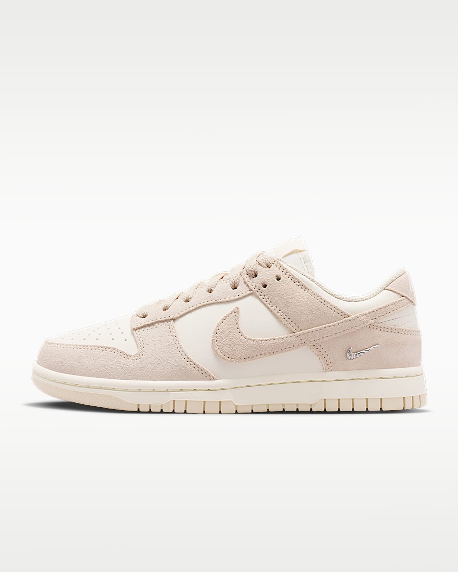Nike Dunk Low Suede 女子运动鞋 - 珍珠白/淡象牙白/金属银/珍珠白