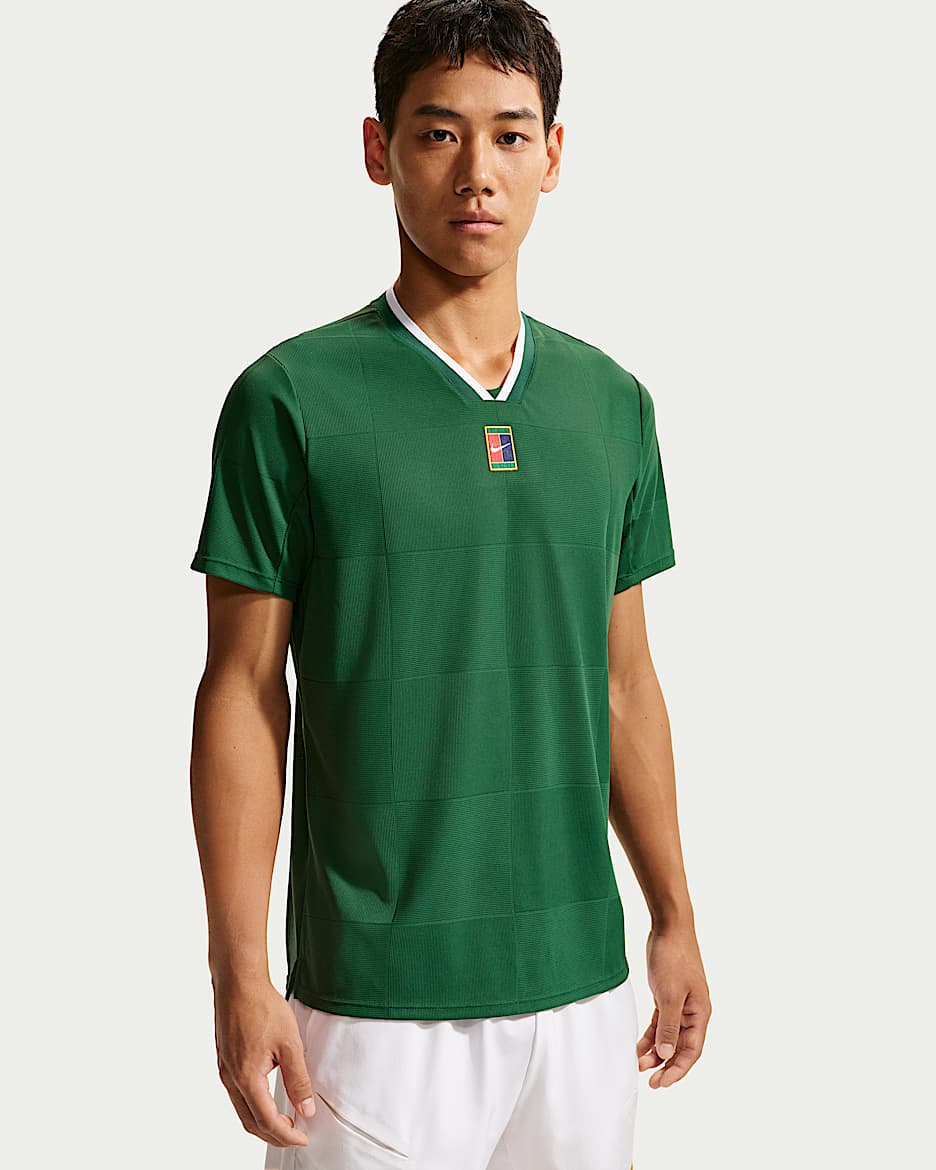 NikeCourt Slam Dri-FIT ADV 卡洛斯·阿尔卡拉斯男子速干短袖网球上衣 - 峡谷绿/白色