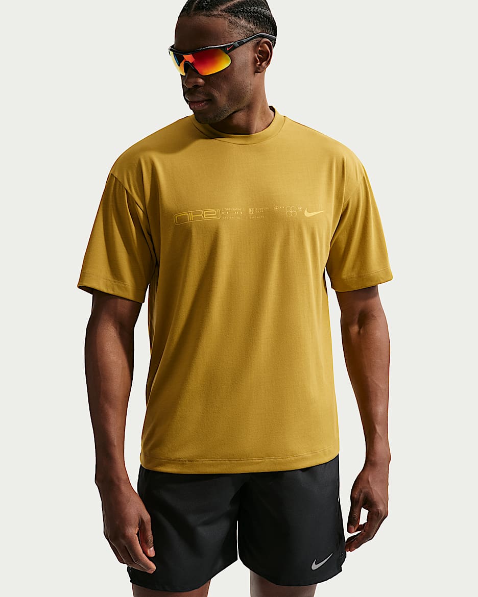 Nike Disrupt Dri-FIT 男子速干短袖跑步上衣 - 泥煤苔黄/雾杉木绿