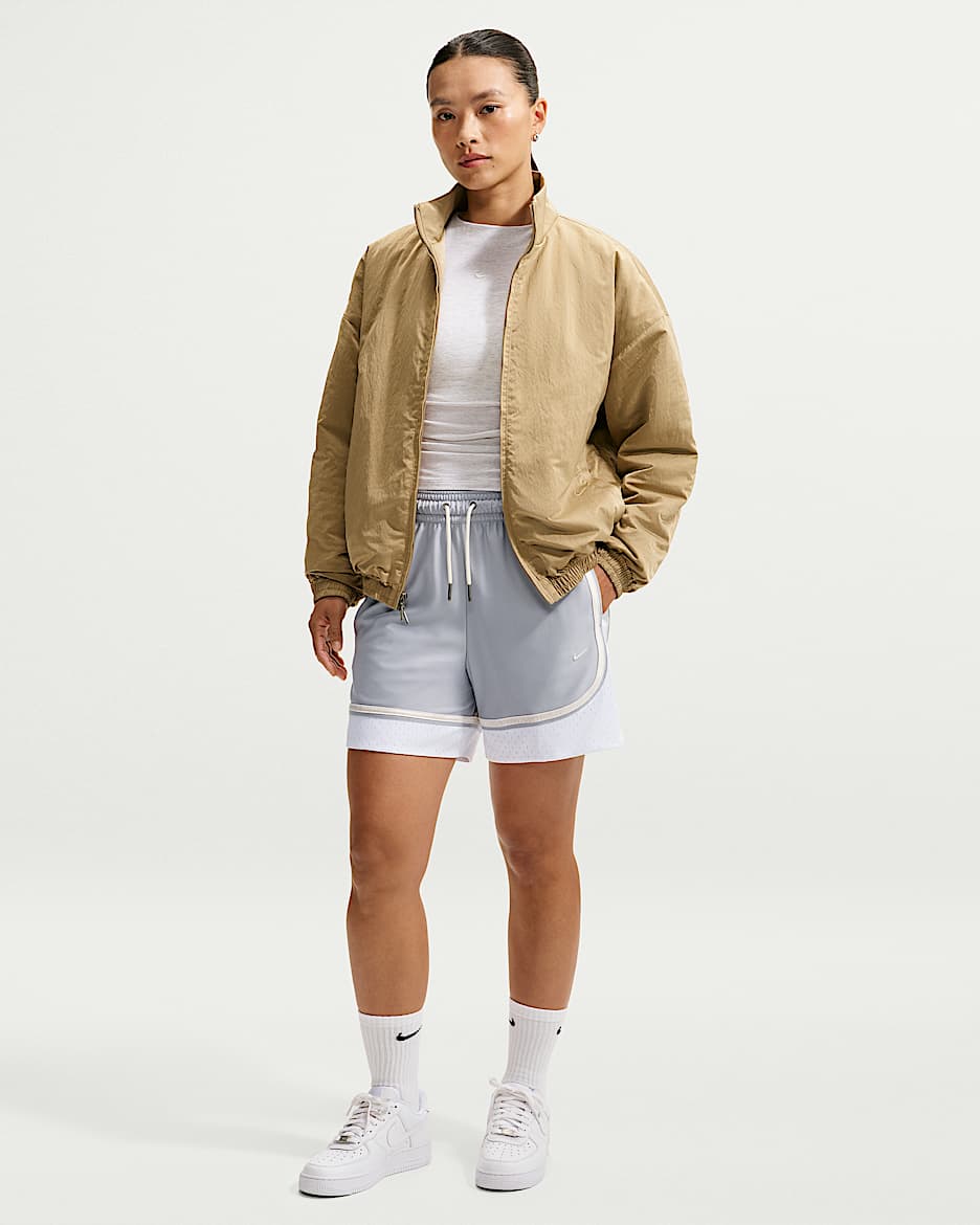 Caitlin Standard Issue Dri-FIT 凯特琳·克拉克女子速干弧形镶边篮球短裤 - 狼灰/白色/淡象牙白/淡象牙白