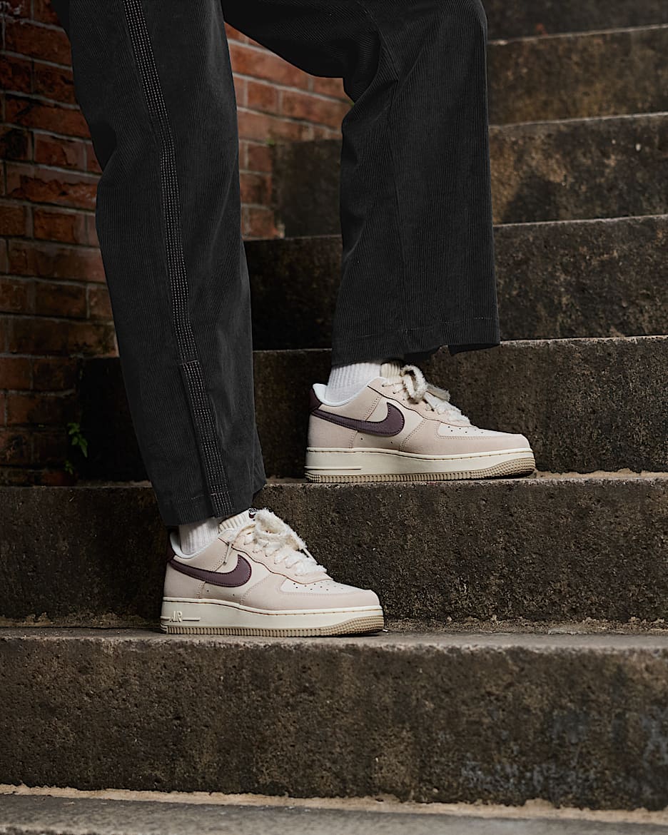 Nike Air Force 1 '07 女子空军一号运动鞋 - 浅土褐/淡象牙白/沙堆白/图腾黑紫